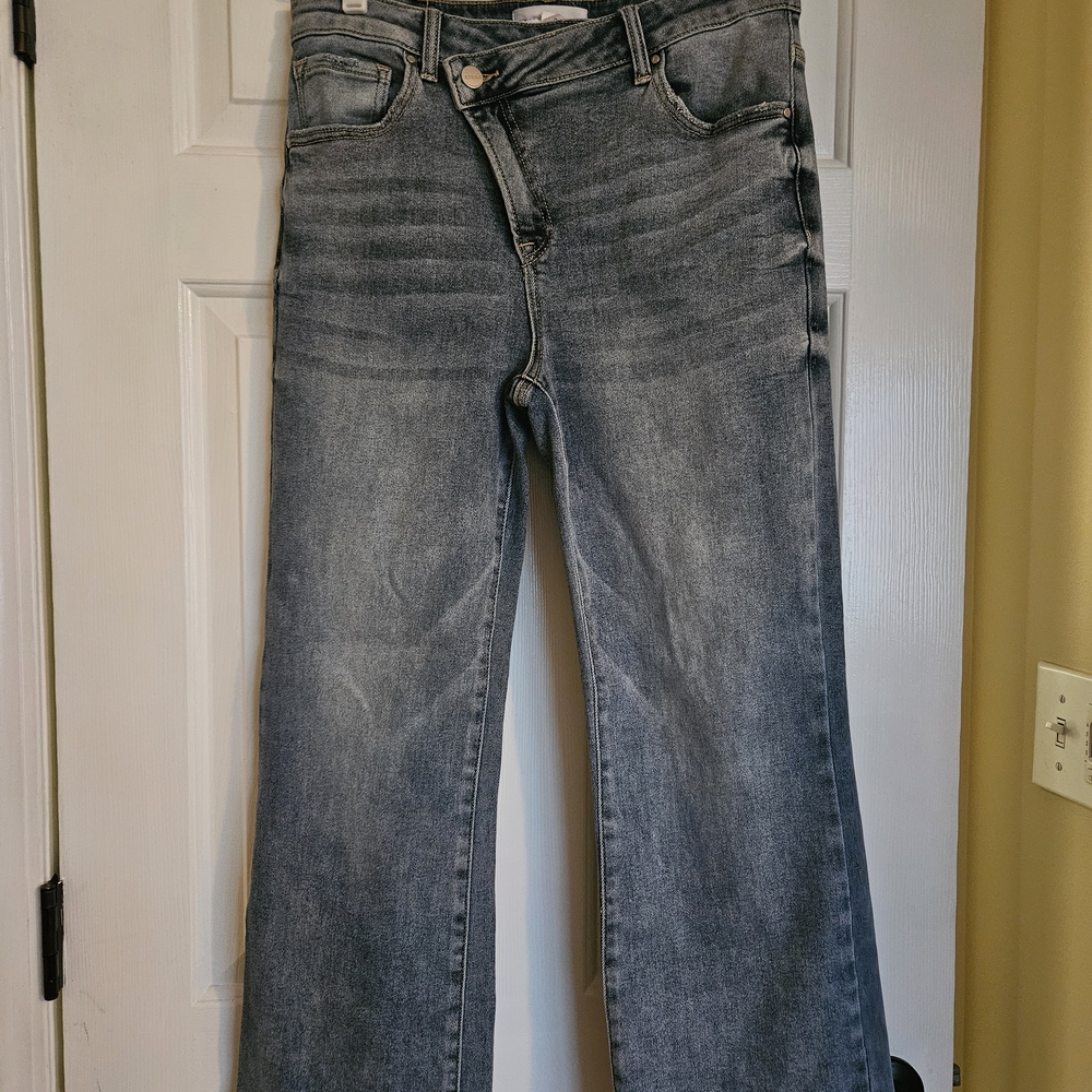 Risen Crossover Jeans